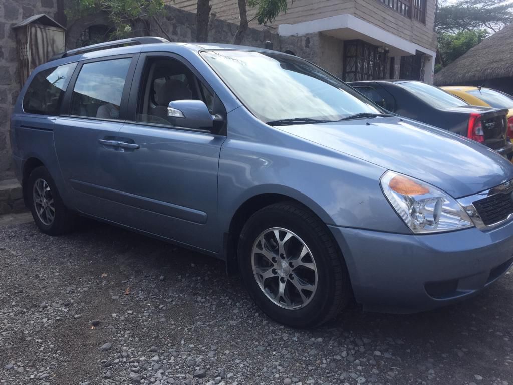 Car to pick up people form Quito airport
