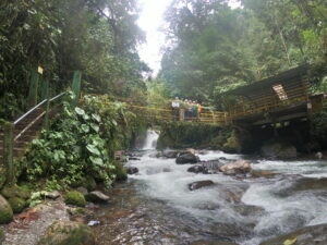 Mindo Nambillo waterfall to see the nature
