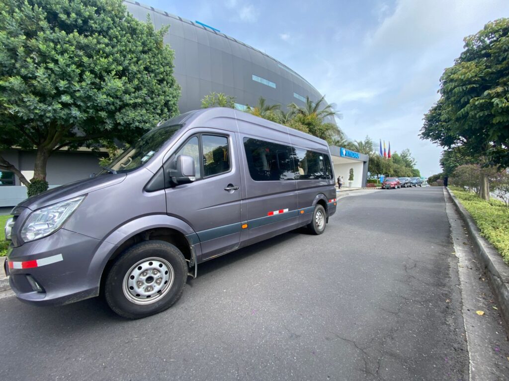 Van for a Service in Quito to take from 1 up to 12 people