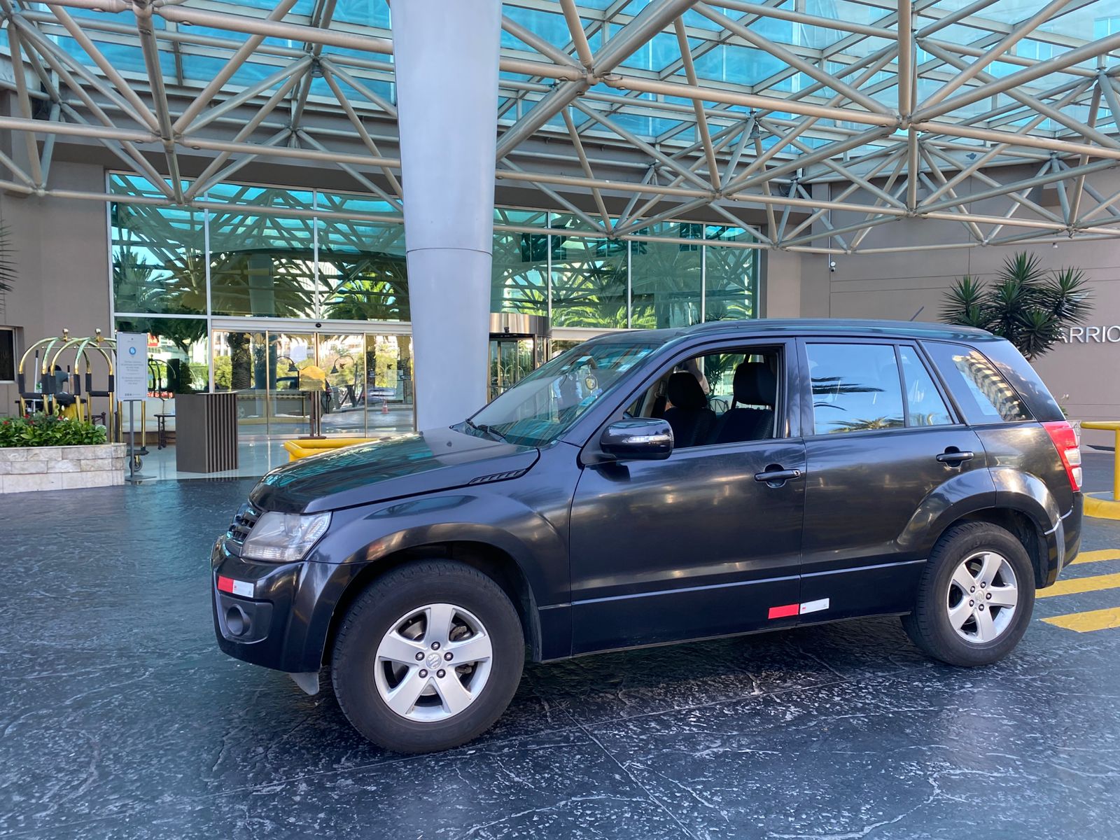 private transportation to transport people in Quito